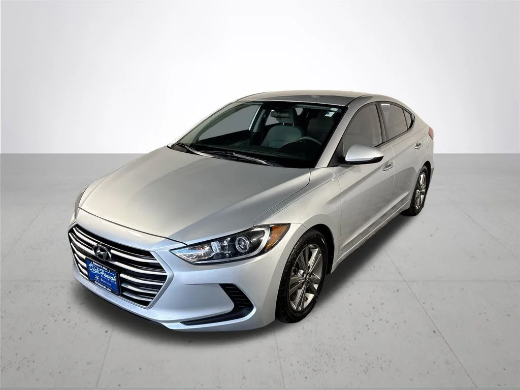 Used 2017 Silver Hyundai SE image 2