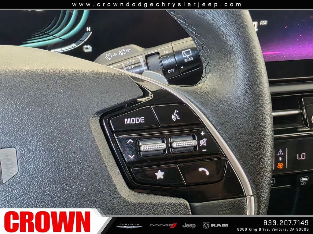 Used 2023 White Kia EX image 30