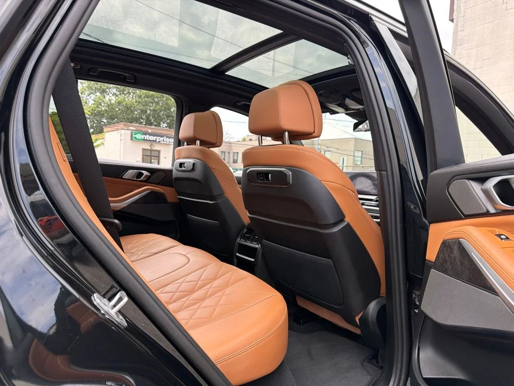 Used 2024 Black BMW xDrive40i image 15