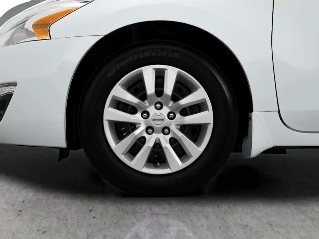 Used 2015 White Nissan 2.5 S image 14