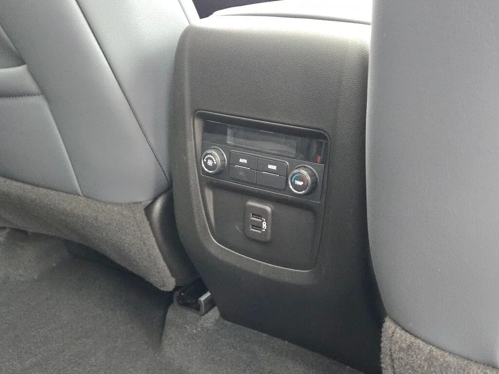 Used 2023 Black Buick Essence image 11