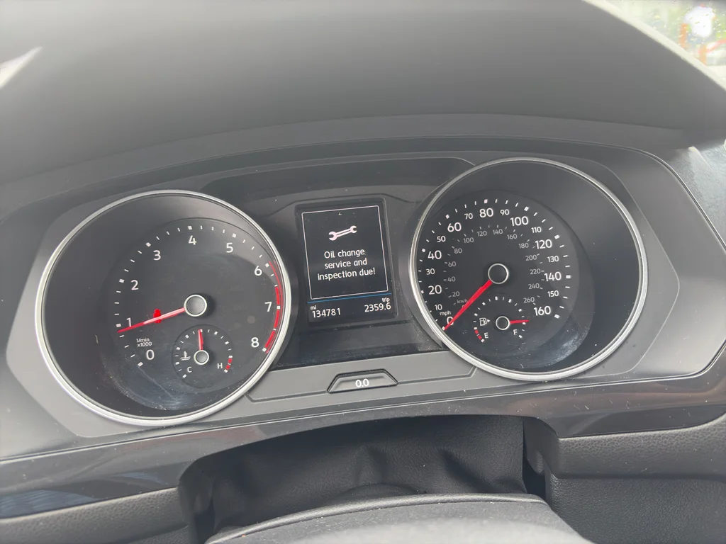 Used 2019 Pure White Volkswagen SE image 4