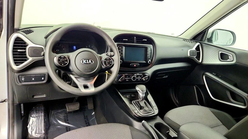 Used 2021 Sparkling Silver Kia LX IVT image 12
