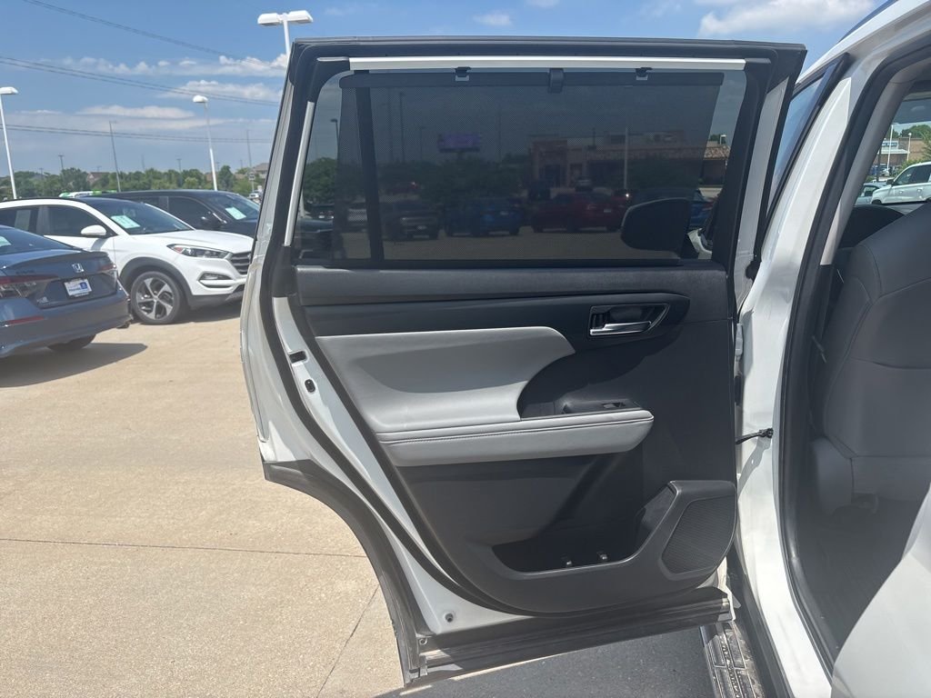 Used 2021 Blizzard Pearl Toyota XLE image 35