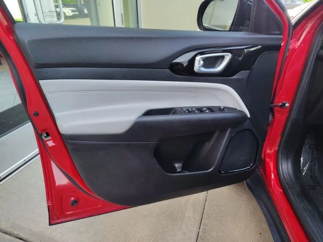 Used 2023 Red Jeep Limited image 11