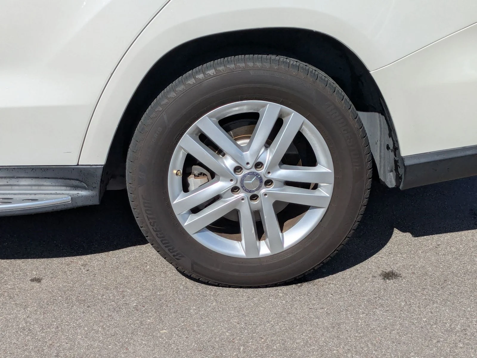 Used 2015 Diamond White Metallic Mercedes-Benz GL 450 image 23