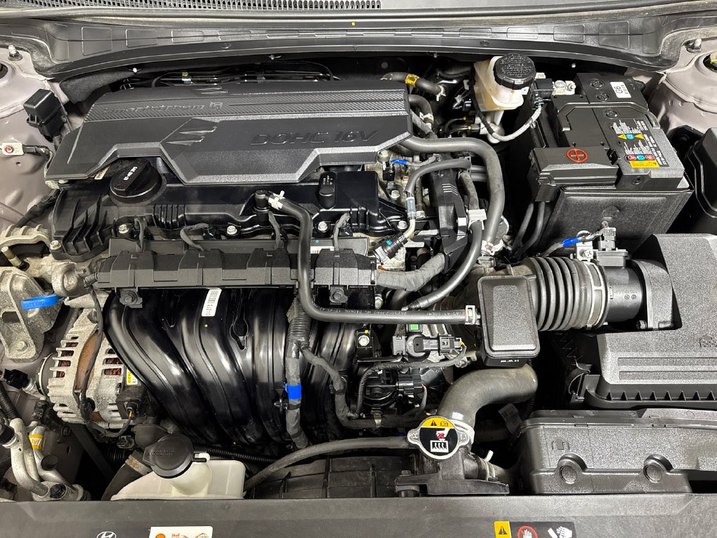 Used 2025 Gray Hyundai SEL Convenience image 16