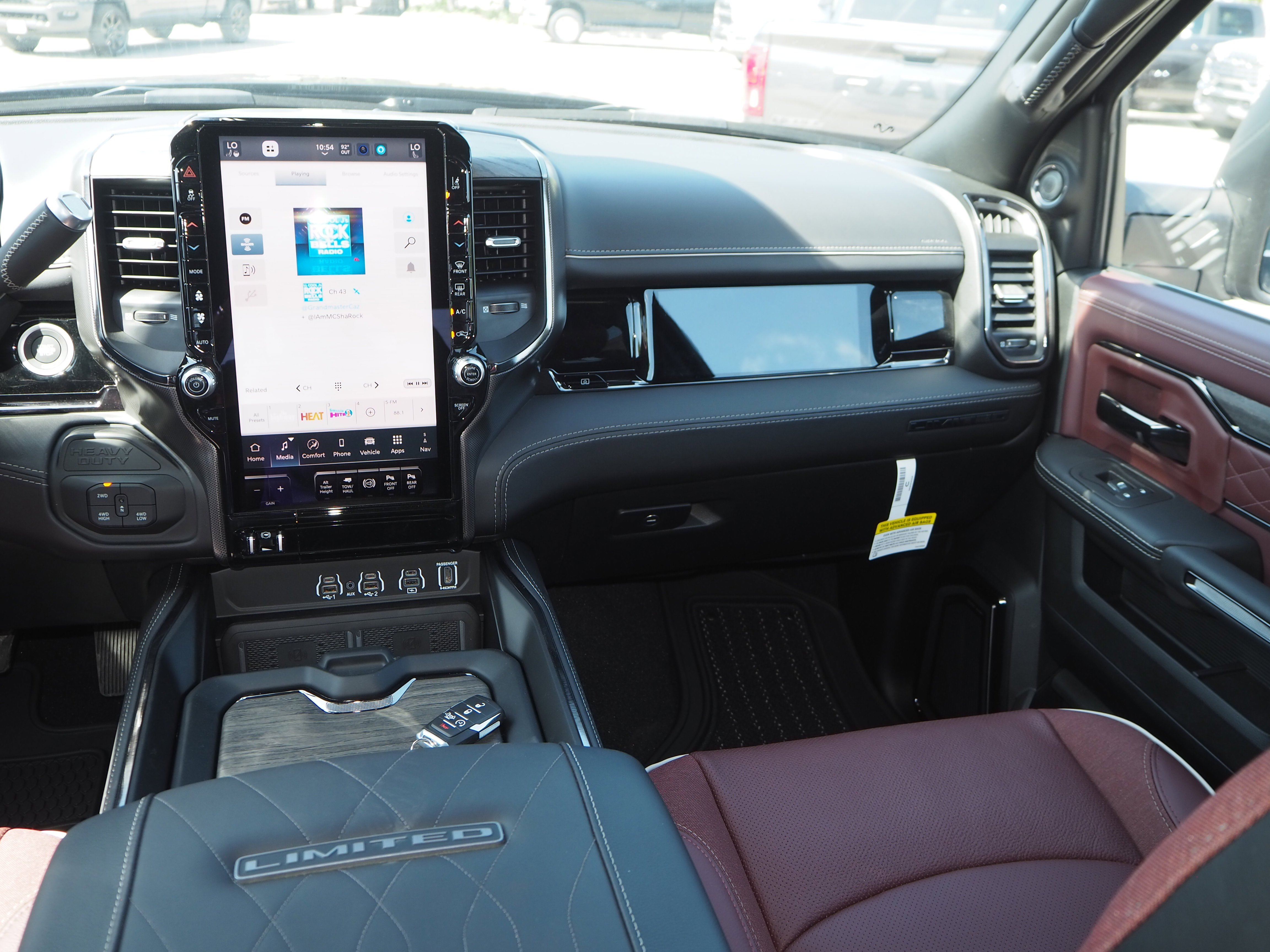 New 2025 Diamond Black Crystal Pearl-Coat Exterior Paint RAM Limited image 23