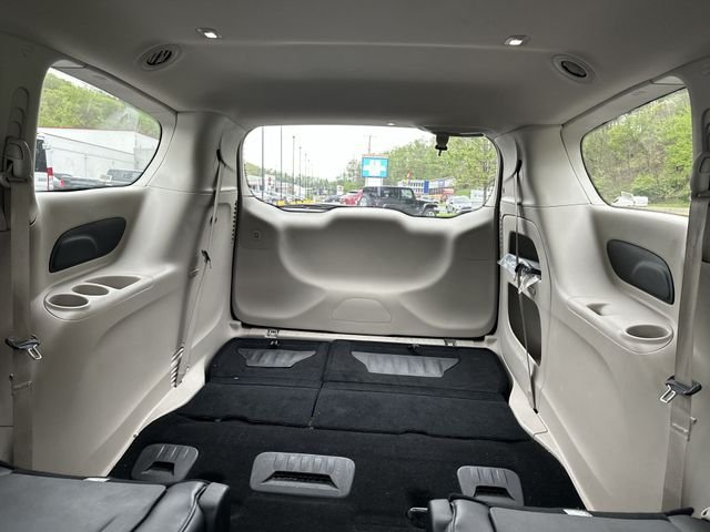 Used 2023 Gray Chrysler Touring L image 29
