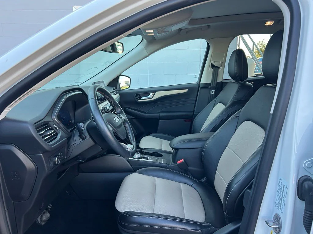 Used 2022 White Metallic Ford Titanium image 10