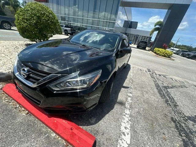 Used 2018 Nissan Altima SR with VIN 1N4AL3AP2JC103421 for sale in Clearwater, FL
