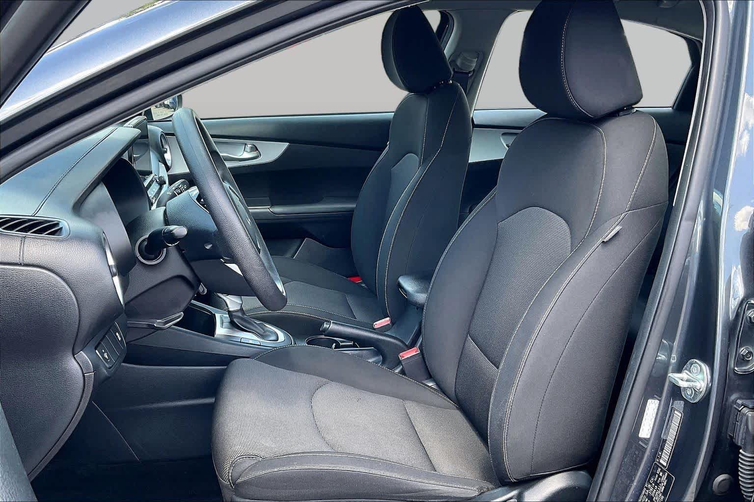 Used 2024 Gravity Gray Kia LXS image 8