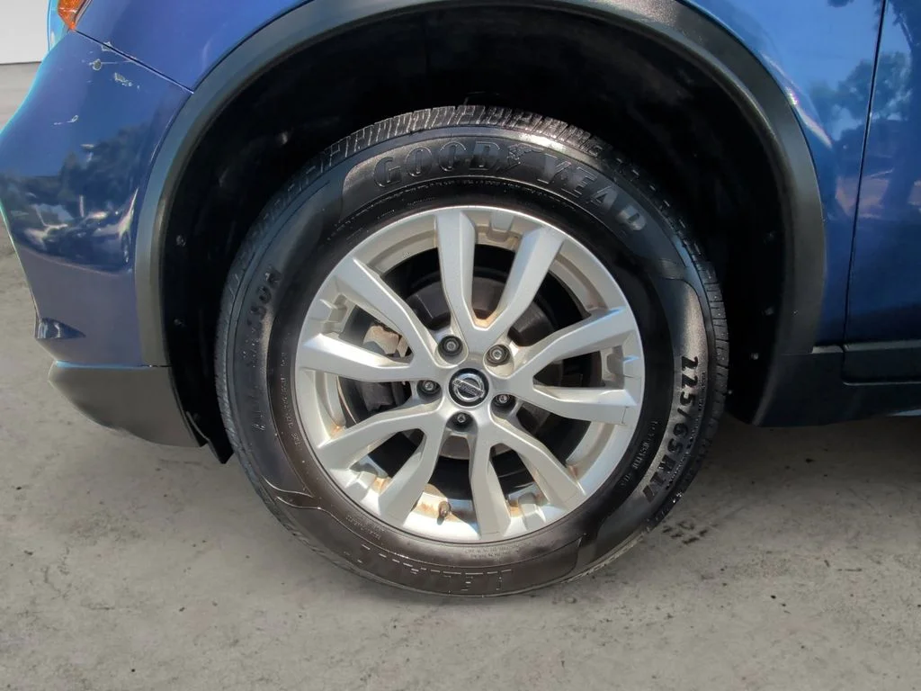 Used 2018 Blue Nissan SV image 12