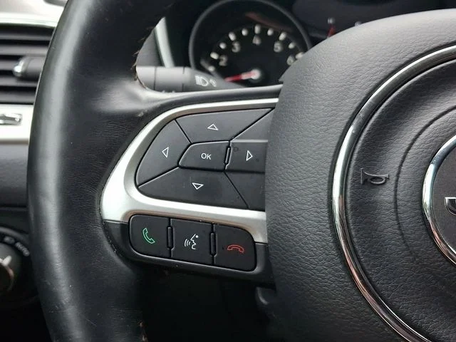 Used 2018 Silver Jeep Latitude image 21