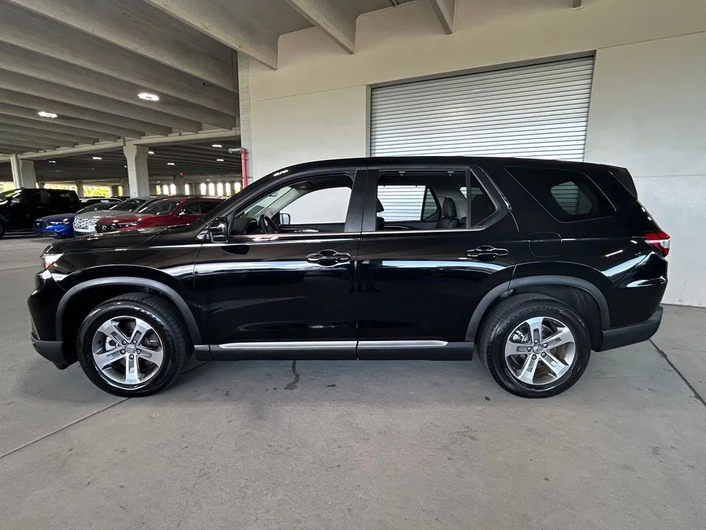Used 2023 Crystal Black Pearl Honda EX-L image 2