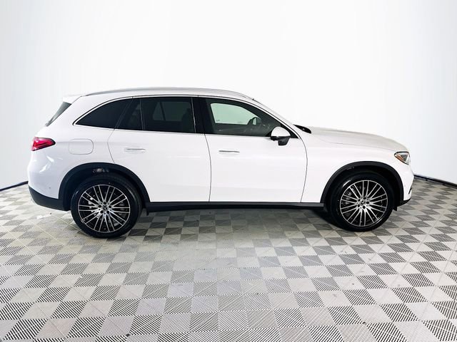 New 2026 MANUFAKTUR Moonlight White Metallic Mercedes-Benz GLC 300 image 39