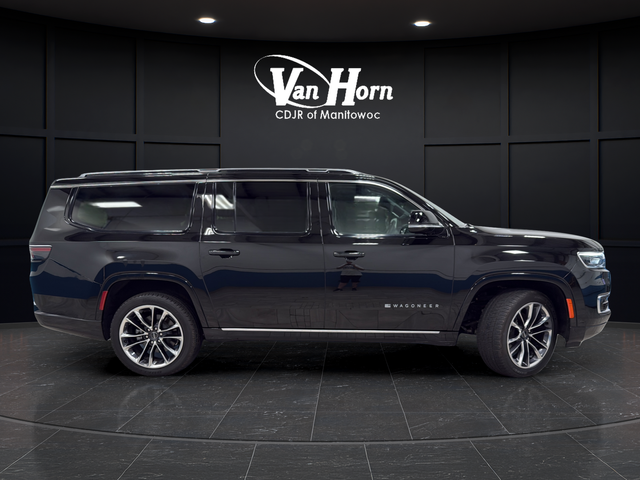 Used 2023 Diamond Black Crystal Pearlcoat Jeep Series III image 8