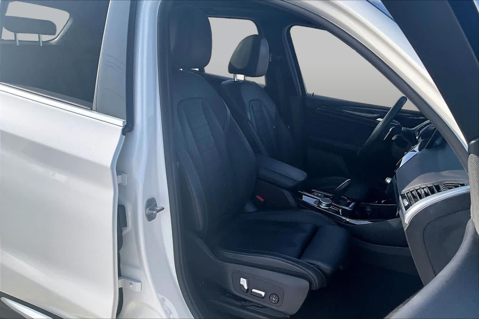 Used 2019 Alpine White BMW sDrive30i image 8