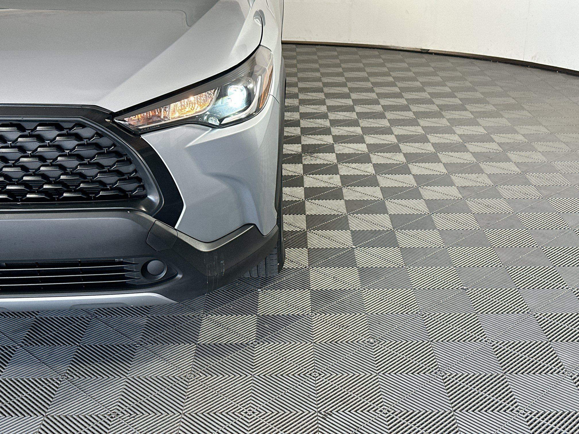 Used 2022 Silver Toyota LE image 9