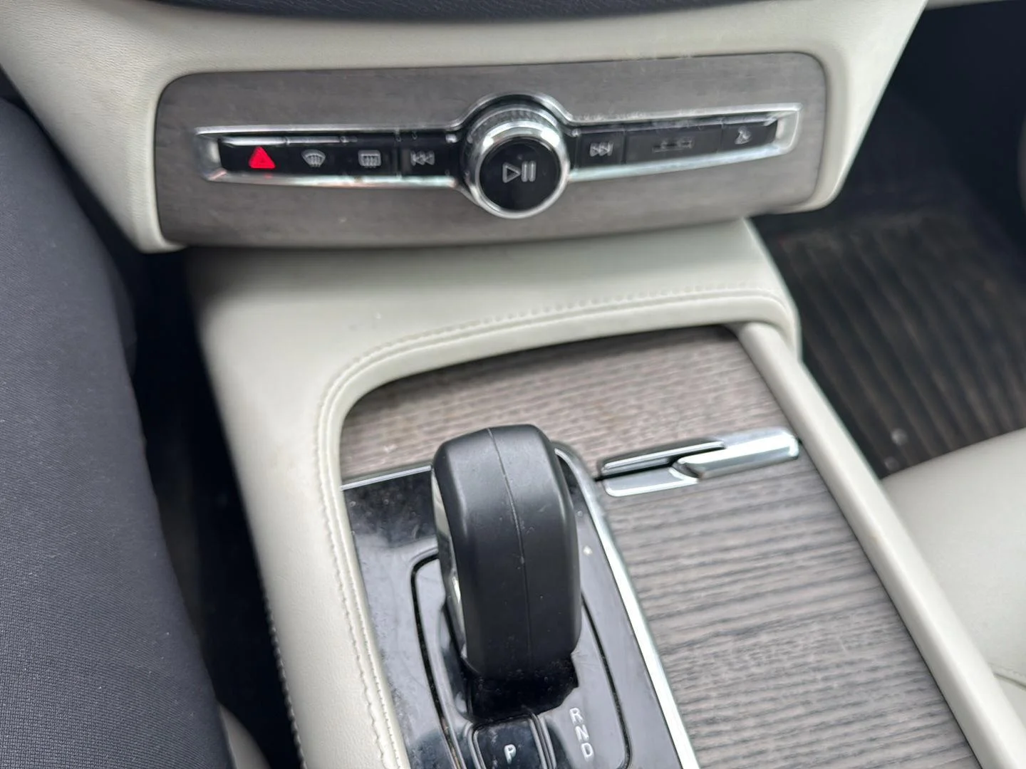 Used 2023 Crystal White Metallic Volvo Plus image 20