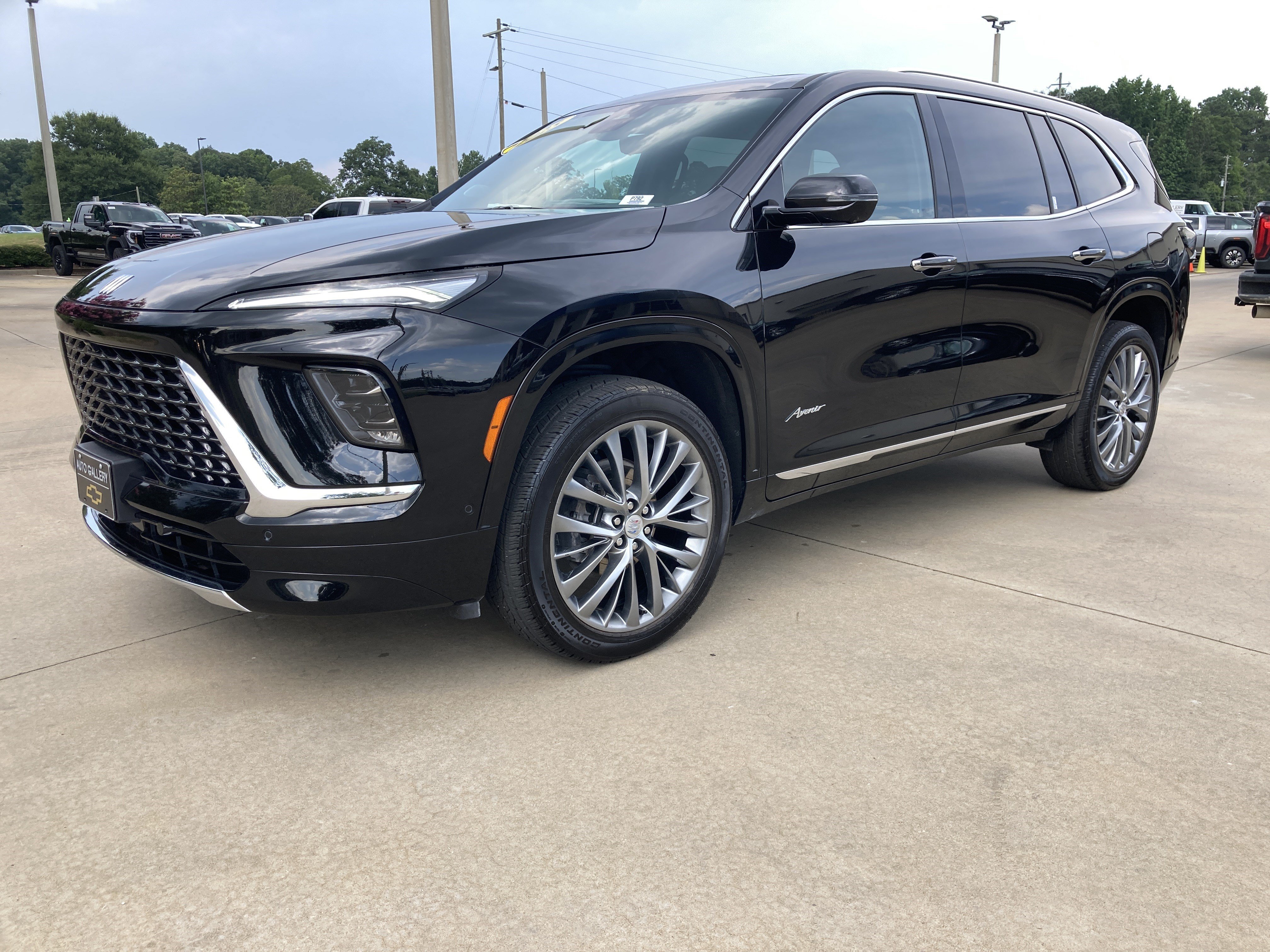 2025 Buick Enclave Avenir AWD's photo
