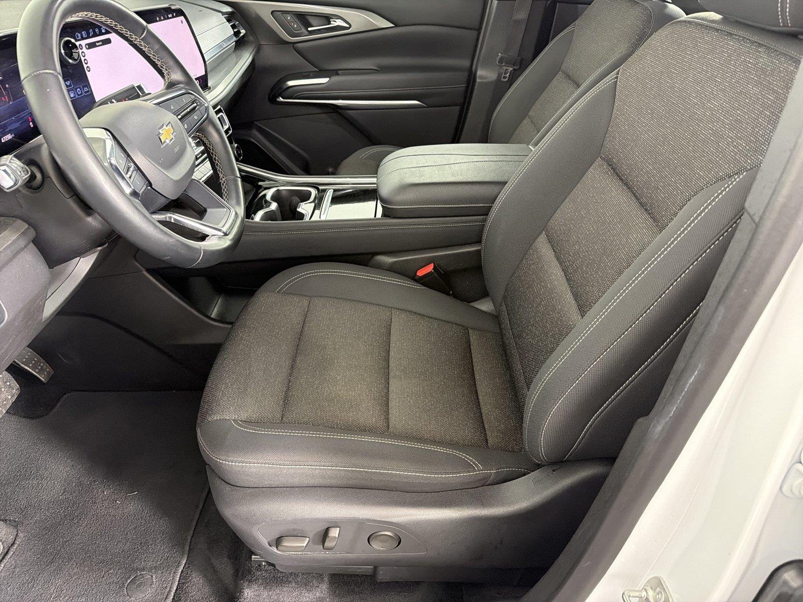 Used 2024 Summit White Chevrolet LT image 7