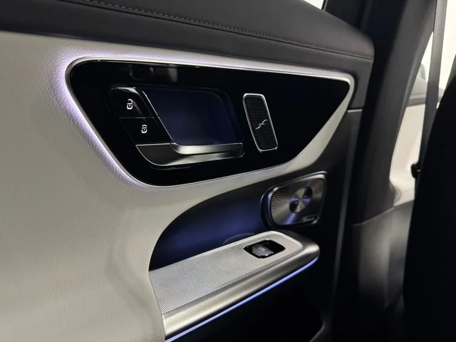 New 2026 MANUFAKTUR Moonlight Whit Mercedes-Benz GLC 300 image 37