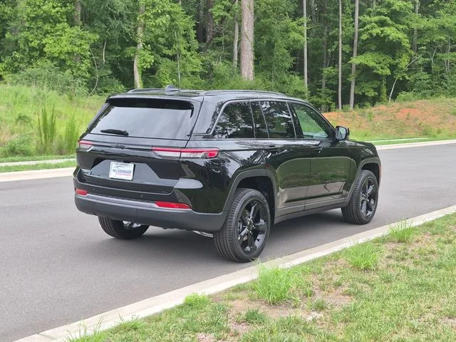 New 2026 Diamond Black Crystal Pearlcoat Jeep Limited image 13