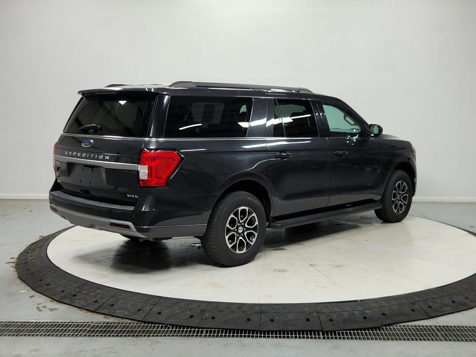 Used 2024 Gray Ford XLT image 8