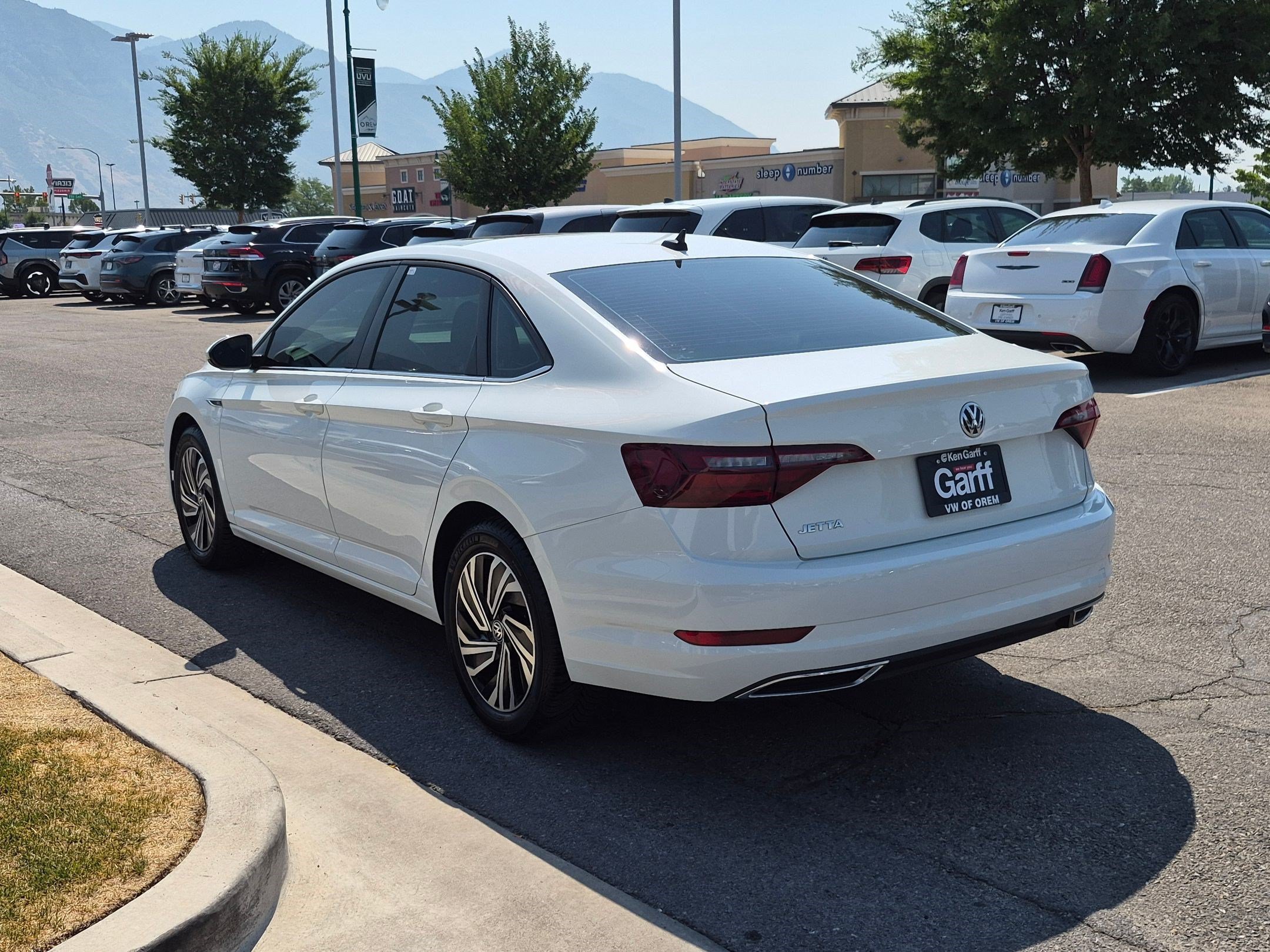 Used 2021 Pure White Volkswagen SEL Premium image 5