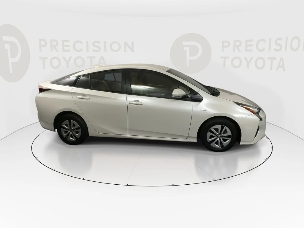 Used 2016 Blizzard Pearl Toyota Three image 24
