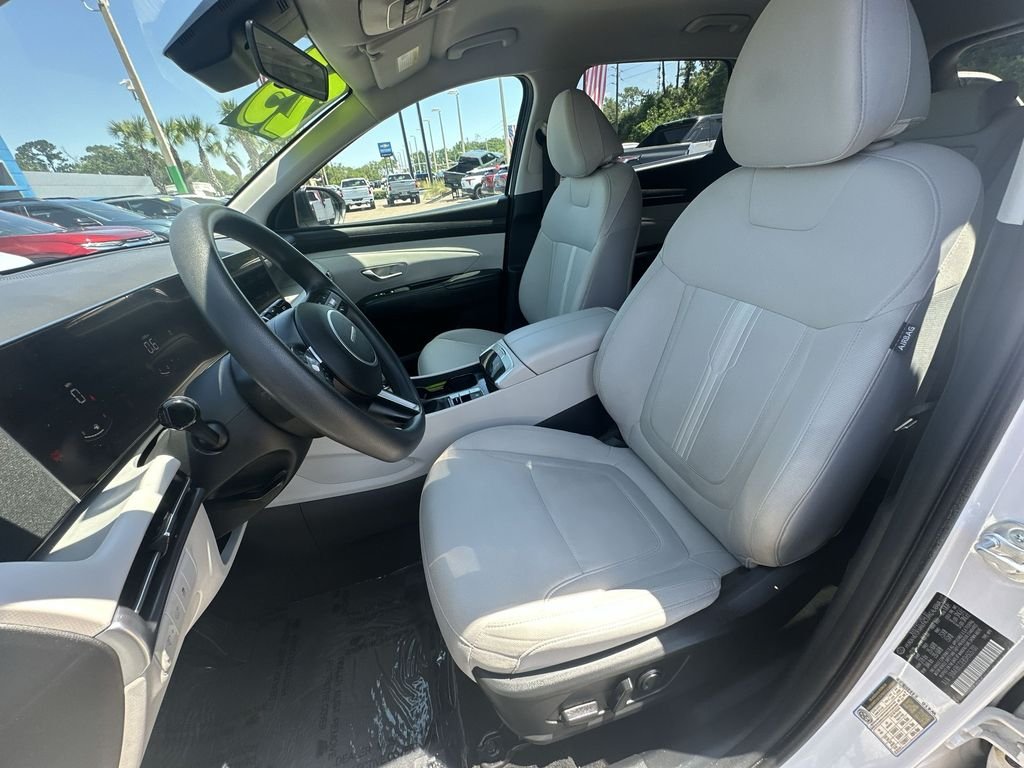 Used 2025 White Hyundai SEL image 19