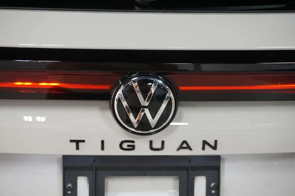 New 2026 Beige Volkswagen 2.0T SE R-Line Black image 32