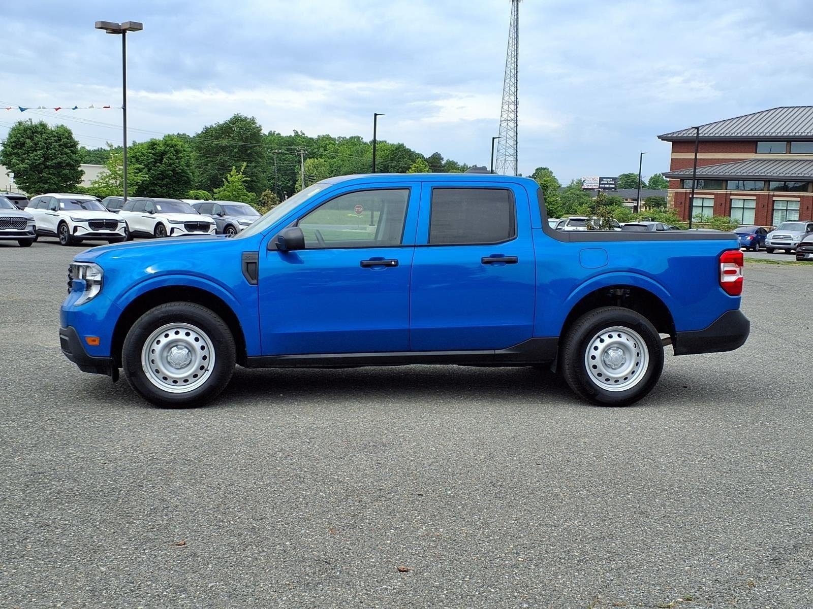 Used 2025 Velocity Blue Ford XL image 3