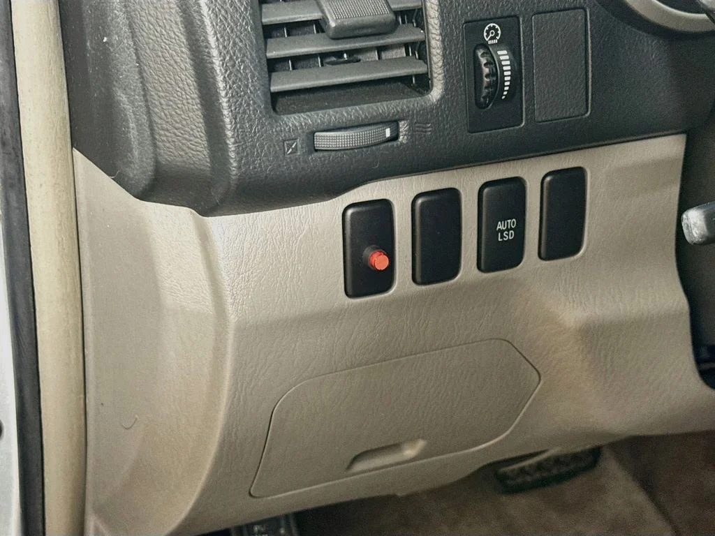 Used 2006 Silver Toyota SR5 Sport image 7