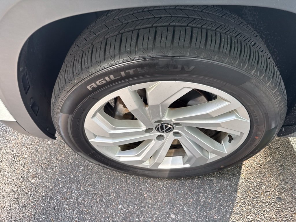 Used 2023  Volkswagen 2.0T SE w/Technology image 21
