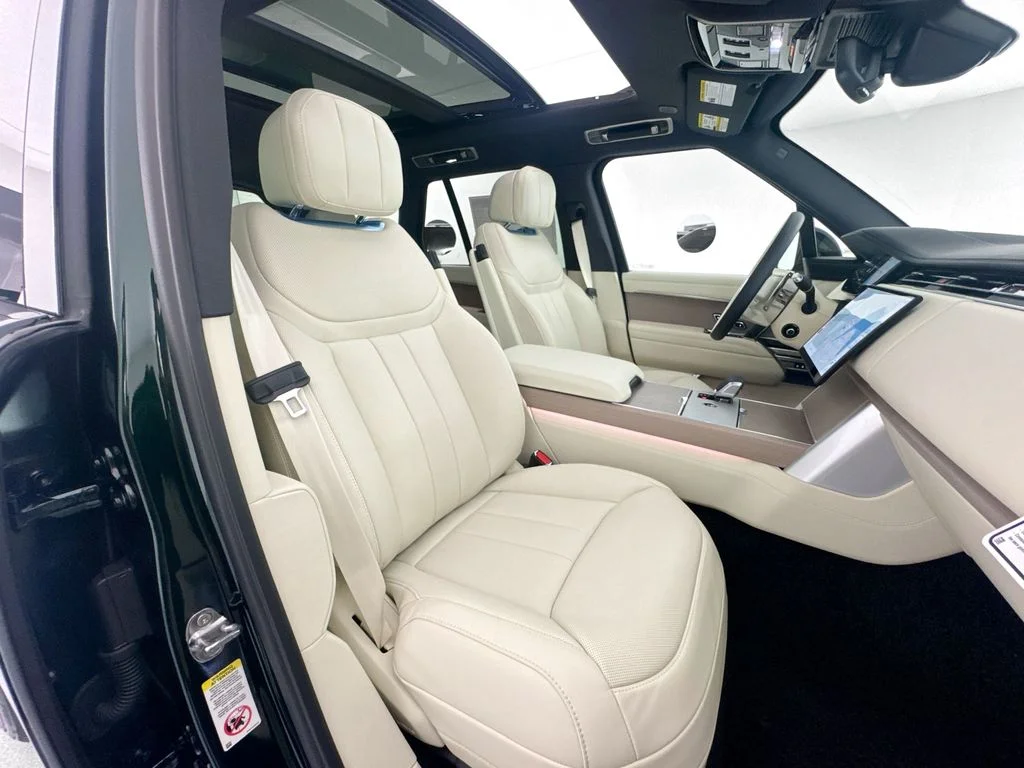 New 2026 British Racing Green Land Rover SE image 29