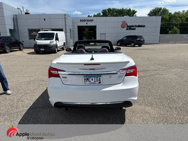 Used 2012 White Chrysler Touring image 5