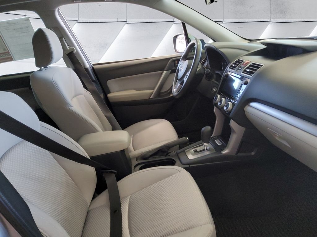 Used 2018 Silver Subaru 2.5i Premium image 13