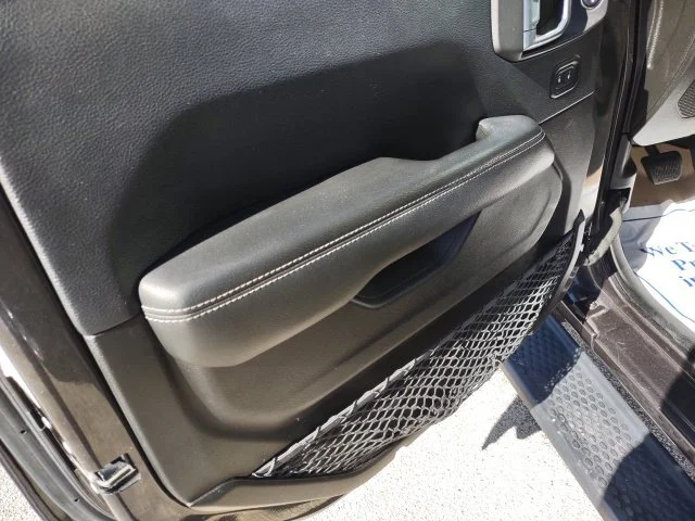Certified Used 2019 Granite Crystal Clearcoat Metallic Jeep Unlimited Sahara image 10