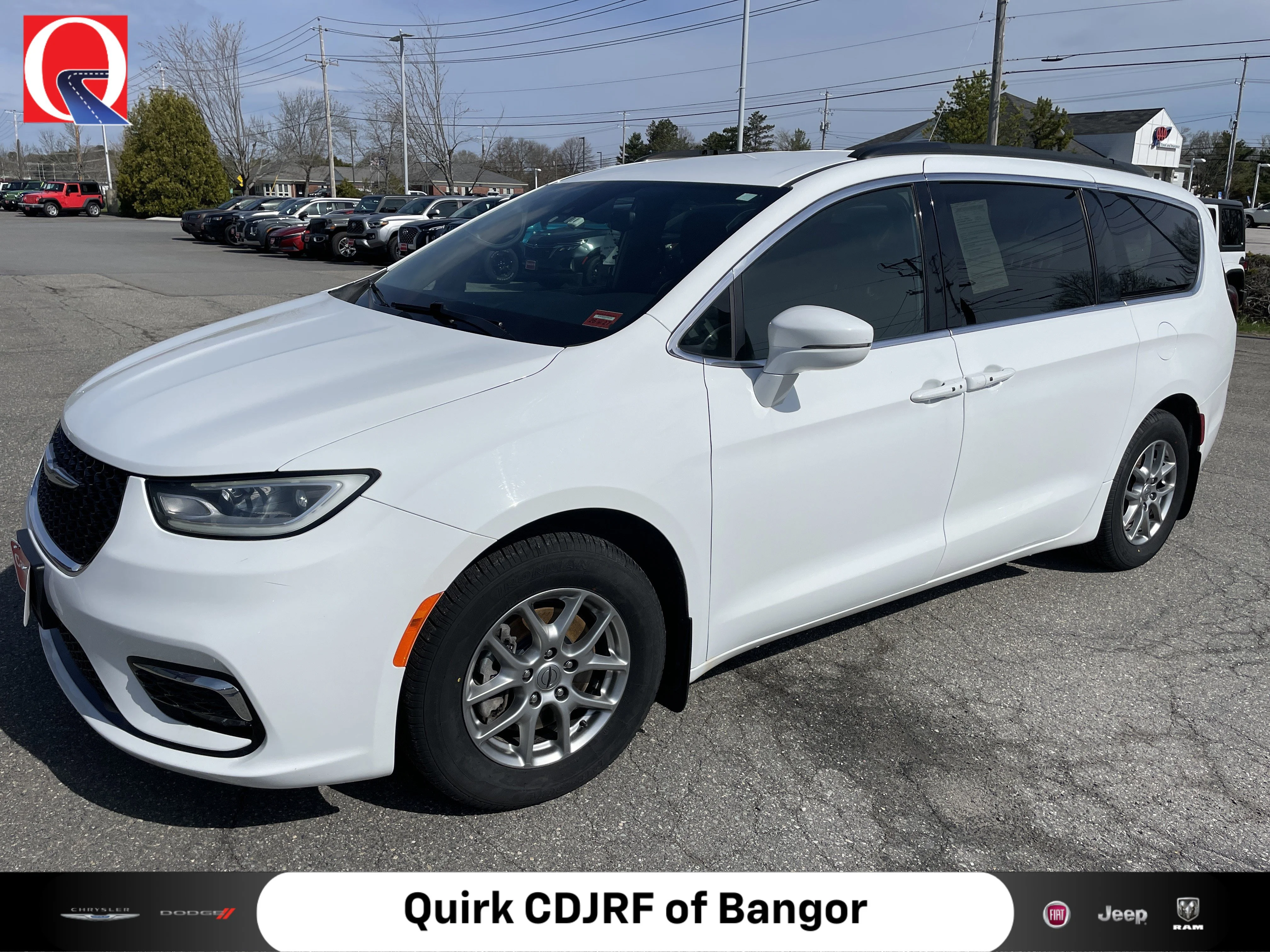 2022 Chrysler Pacifica Touring's photo