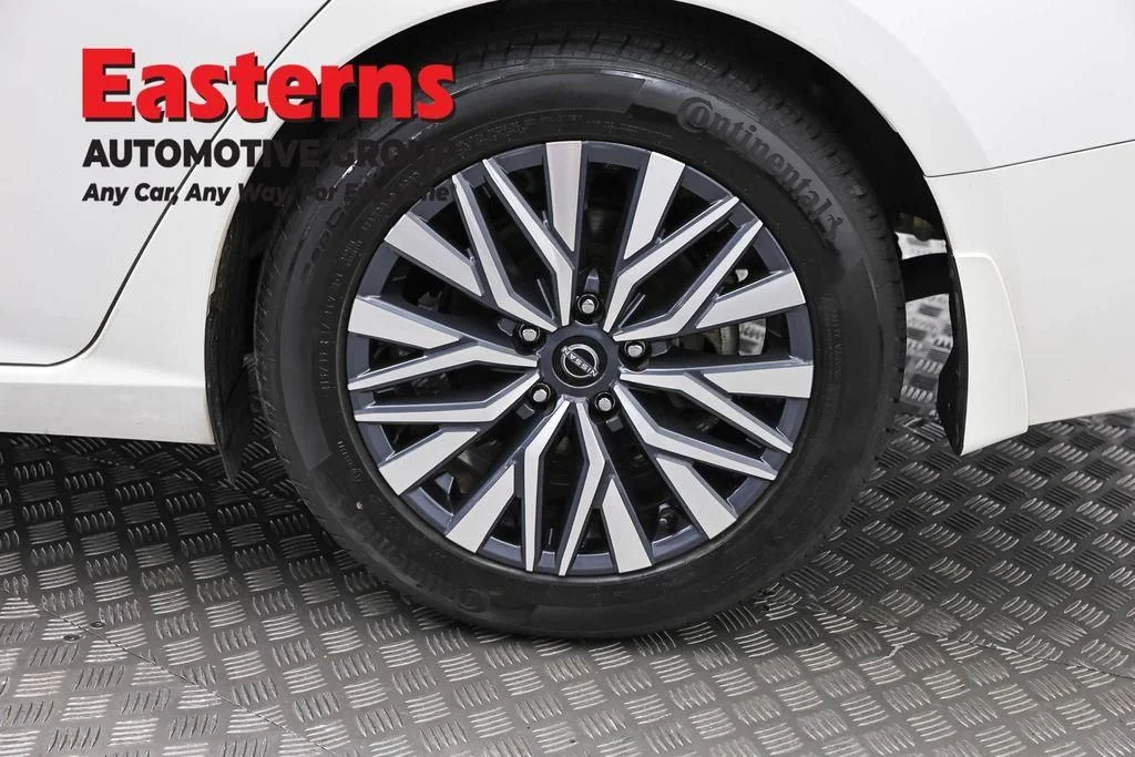 Used 2024 White Nissan 2.5 SV image 35