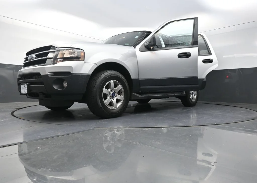 Used 2017 Silver Ford XL image 31