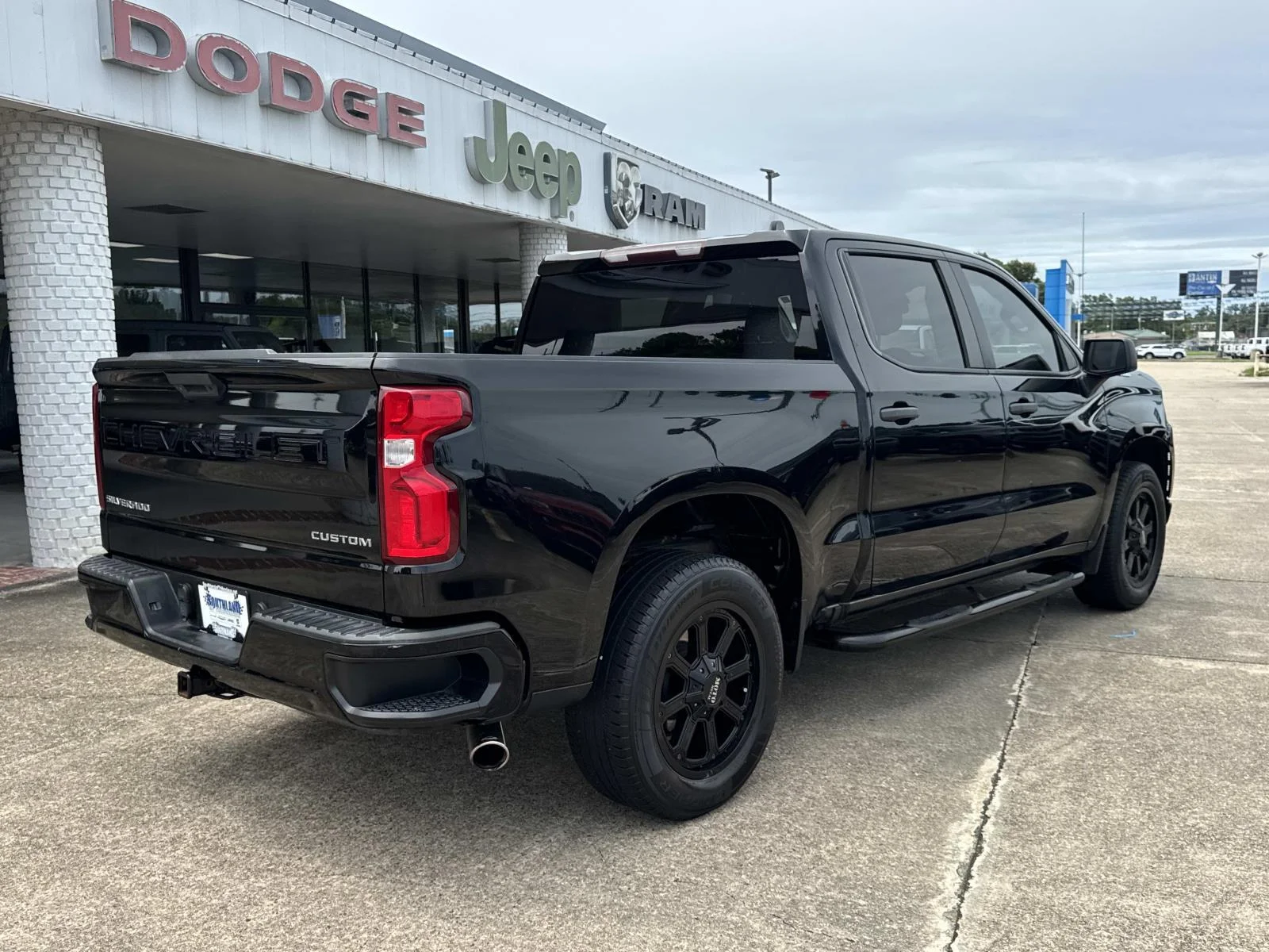 Used 2019 BLACK Chevrolet Custom image 7
