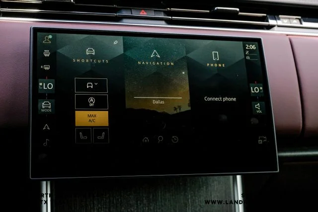 New 2026  Land Rover SE image 28