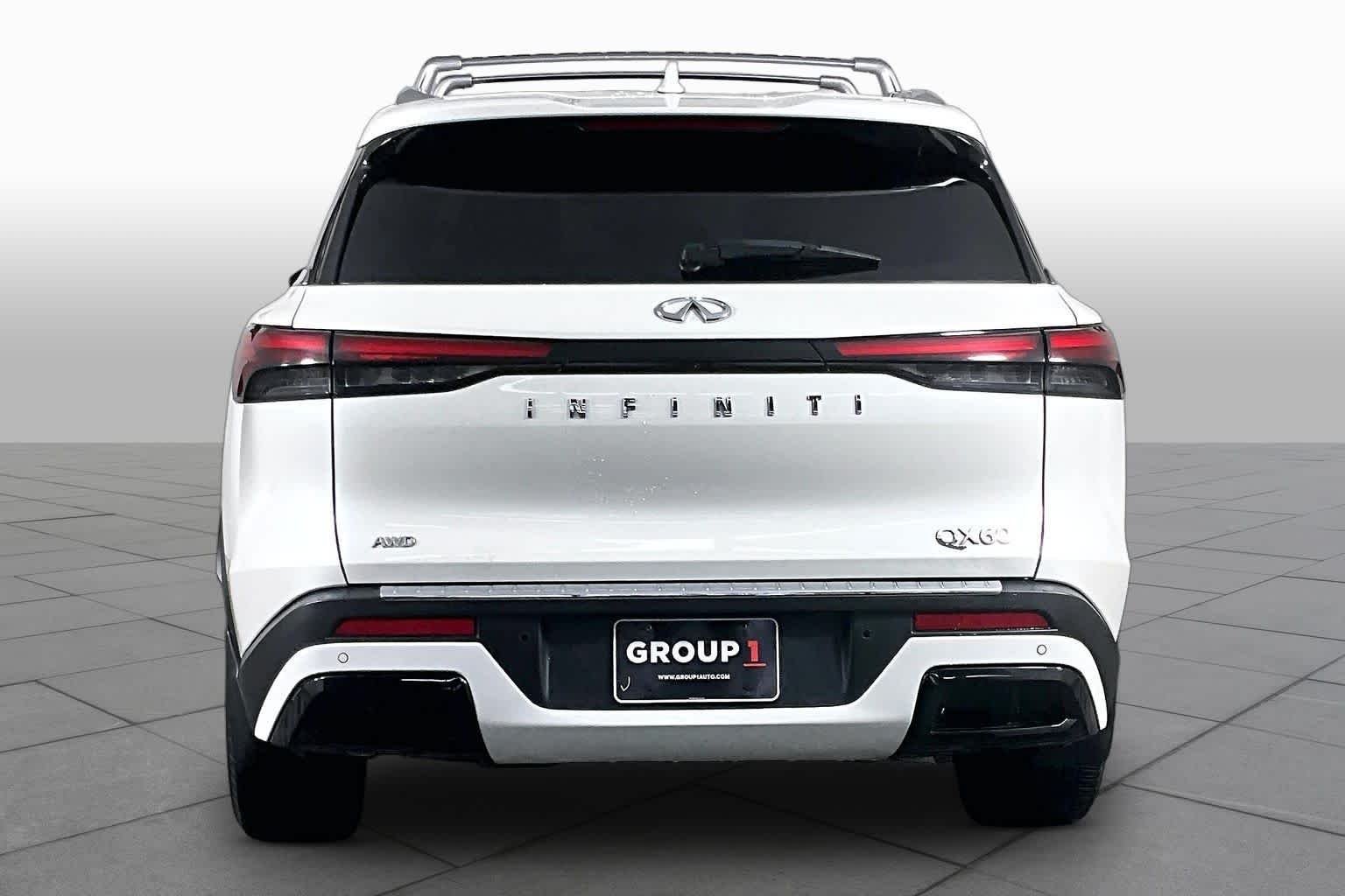 Used 2023 Majestic White INFINITI LUXE image 5