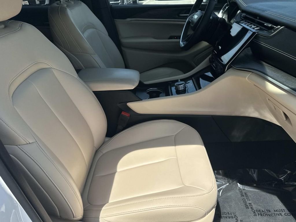 Used 2024 White Jeep Limited image 13
