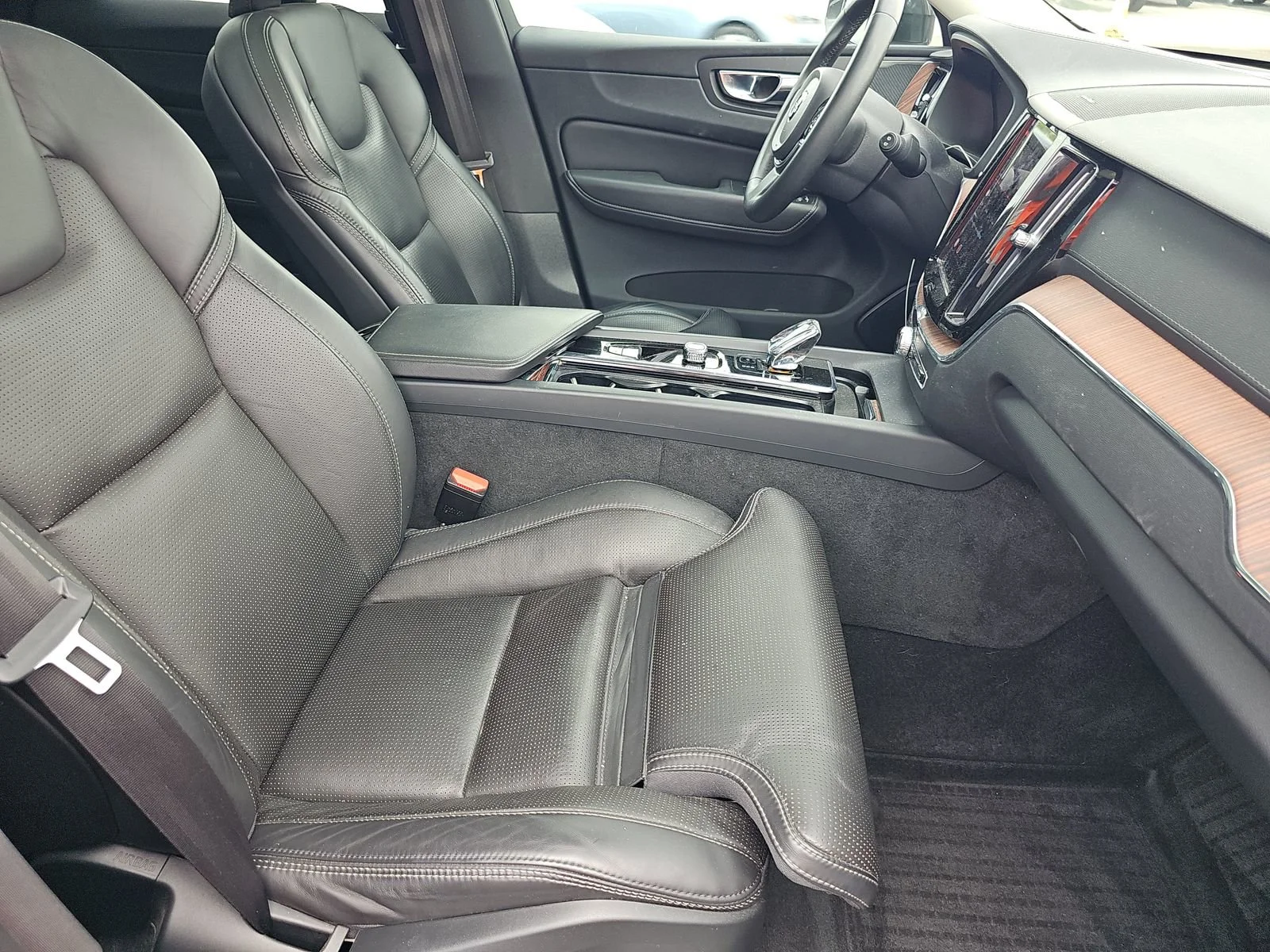 Used 2023 Platinum Gray Metallic Volvo Ultimate Bright Theme image 9