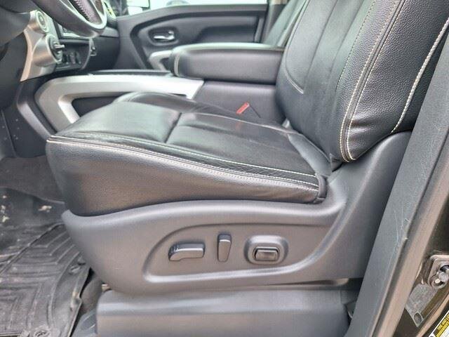 Used 2018 Magnetic Black Nissan PRO-4X image 29