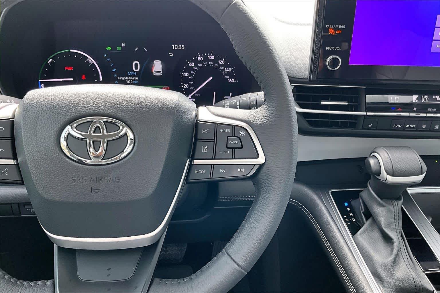 Used 2025 Wind Chill Pearl Toyota XLE image 25